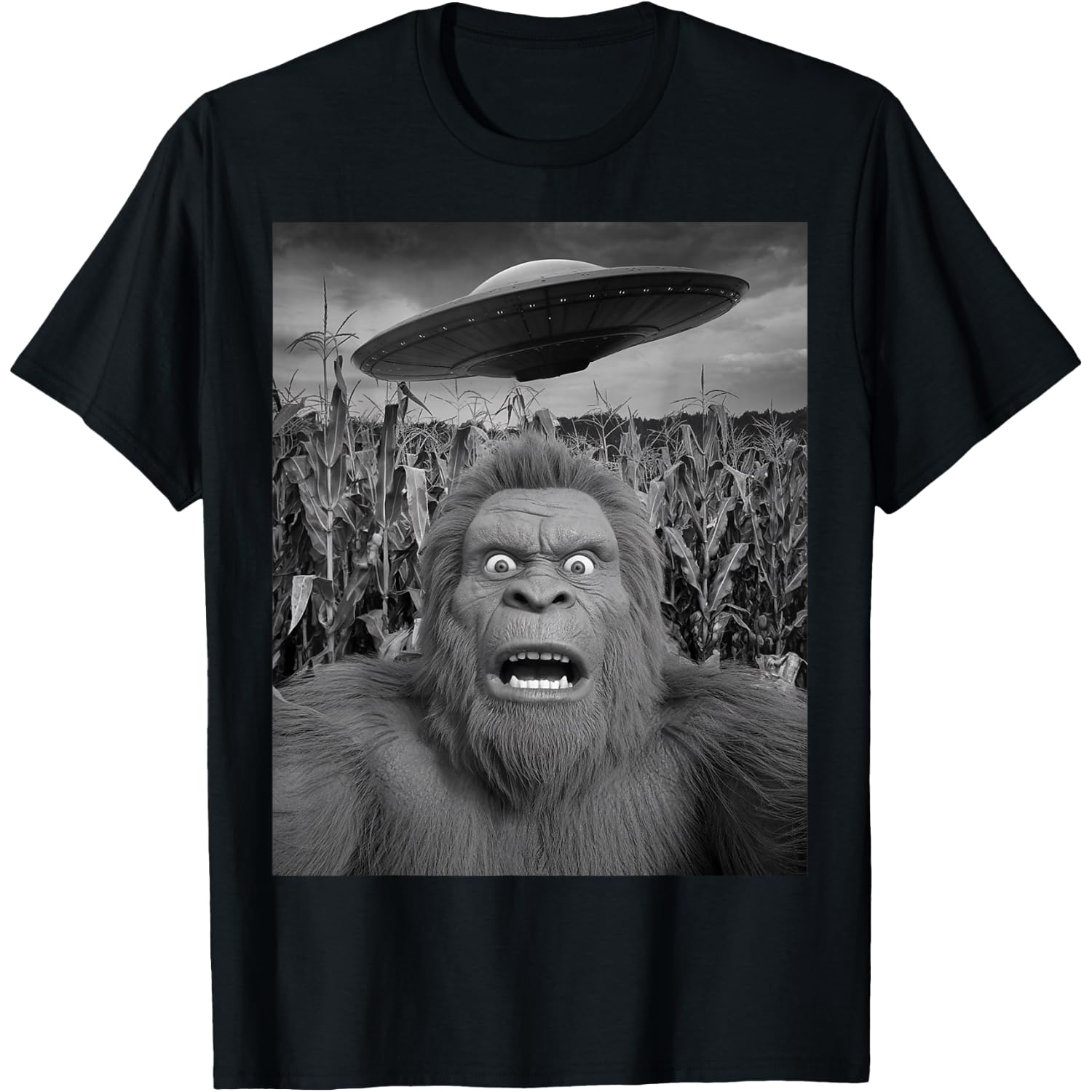 Bigfoot Selfie With Alien UFO Funny Bigfoot Gifts For Men T-Shirt