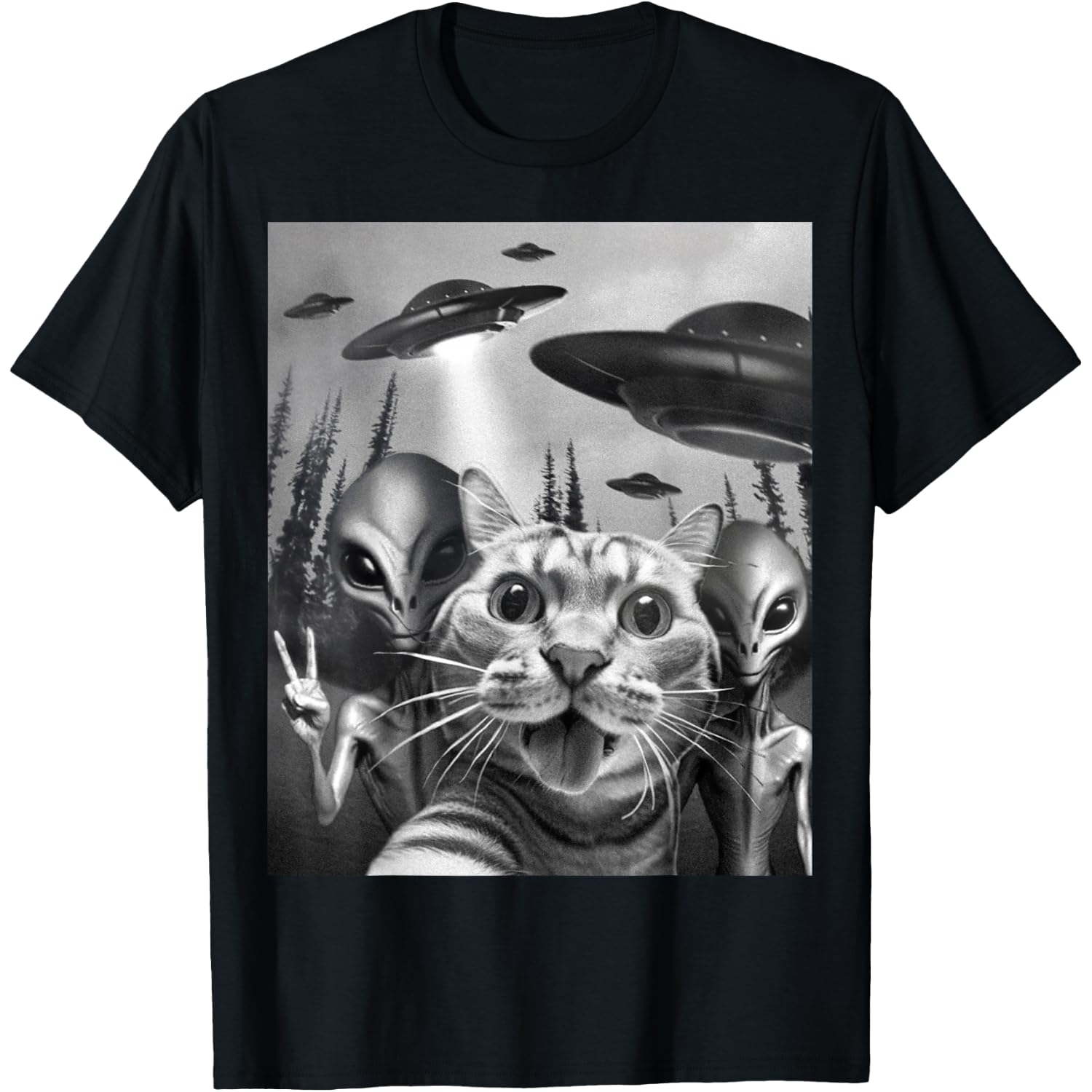 Funny Cat Selfie with UFOs Peace Sign Alien Cat UFO Invasion T-Shirt
